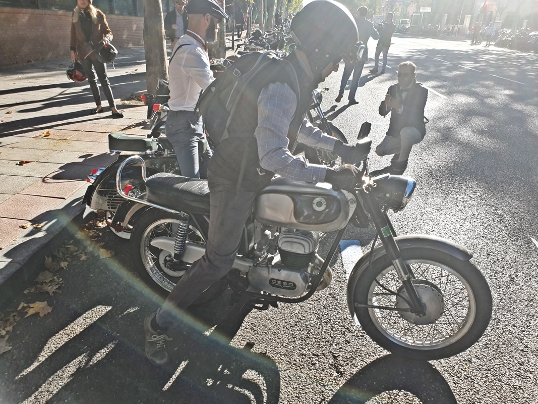 Ossa 175 Sport en los Distinguished Gentleman’s Ride 2019