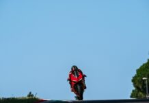 ducati_panigale_v2_ambience_05_uc101494_mid