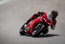 ducati_panigale_v2_ambience_13_uc101502_mid