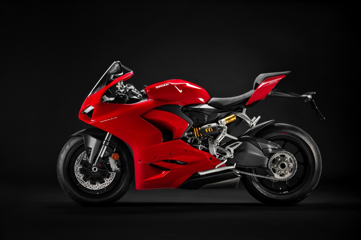 ducati_panigale_v2_studio_03_uc101460_mid