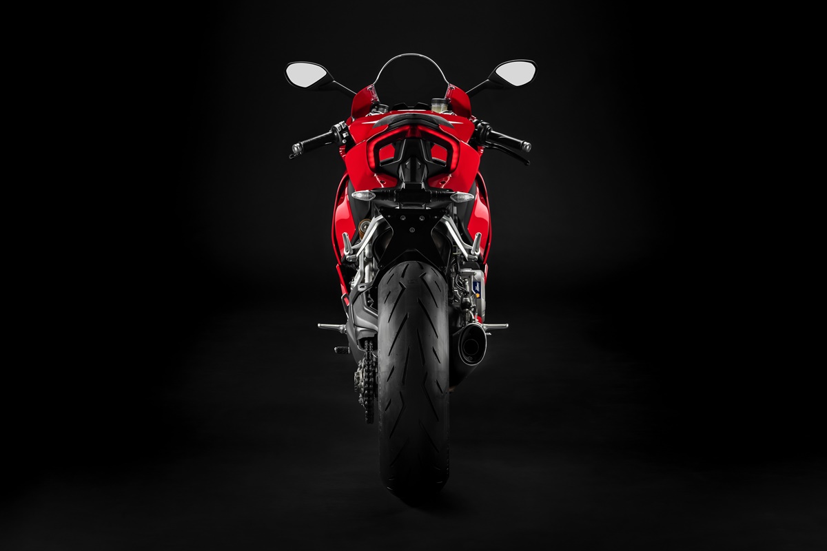 ducati_panigale_v2_studio_09_uc101466_mid