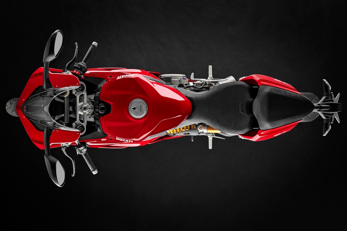 ducati_panigale_v2_studio_10_uc101467_mid
