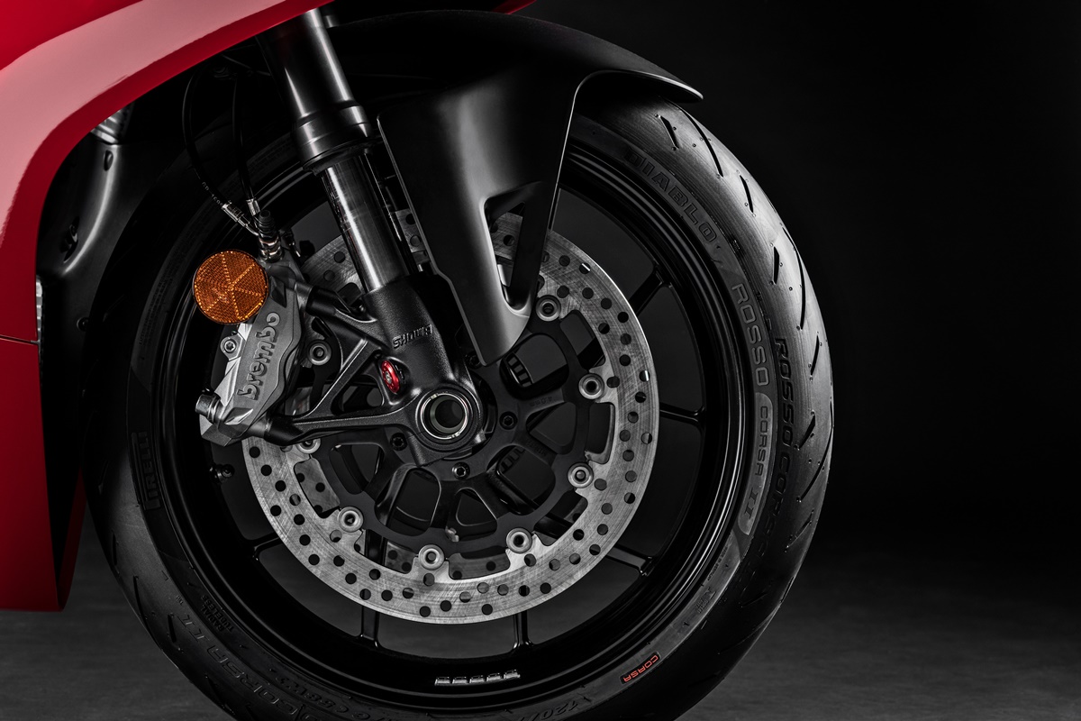 ducati_panigale_v2_studio_22_uc101451_mid