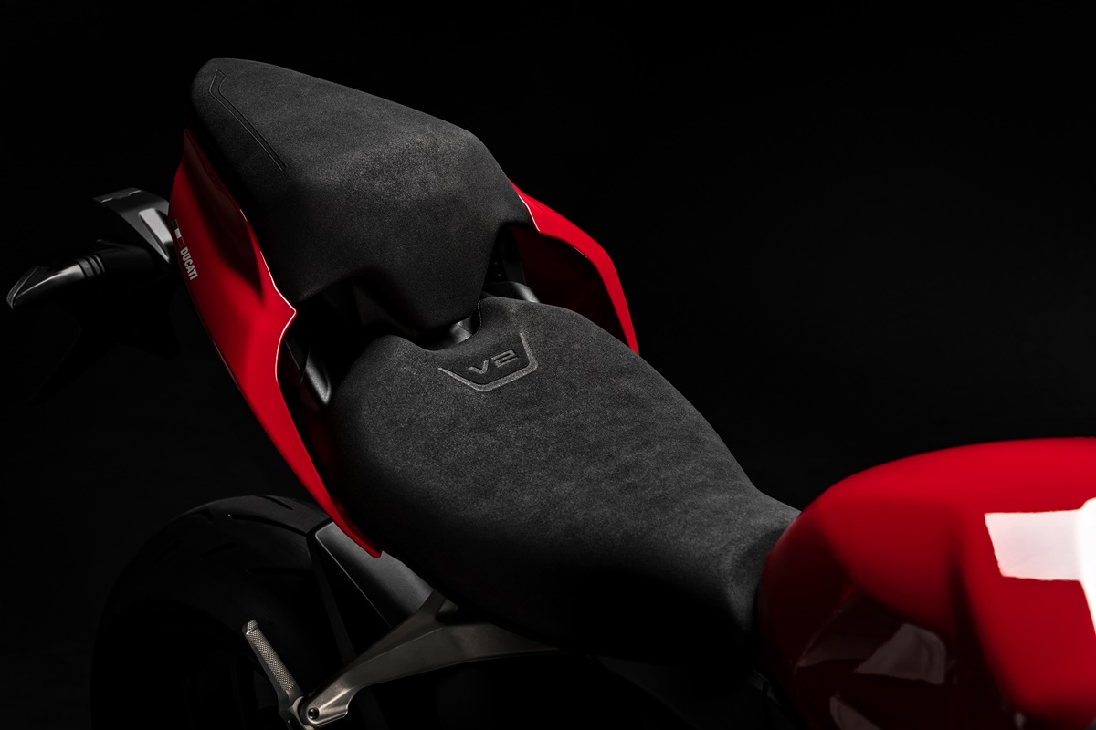 ducati_panigale_v2_studio_25_uc101453_mid