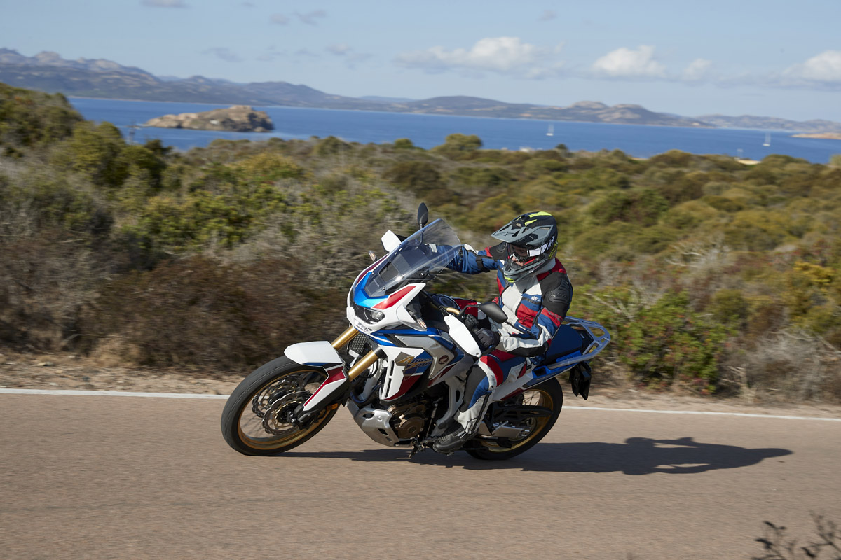 Parabrisas elevado de serie en la Honda CRF1100L Africa Twin Adventure Sports