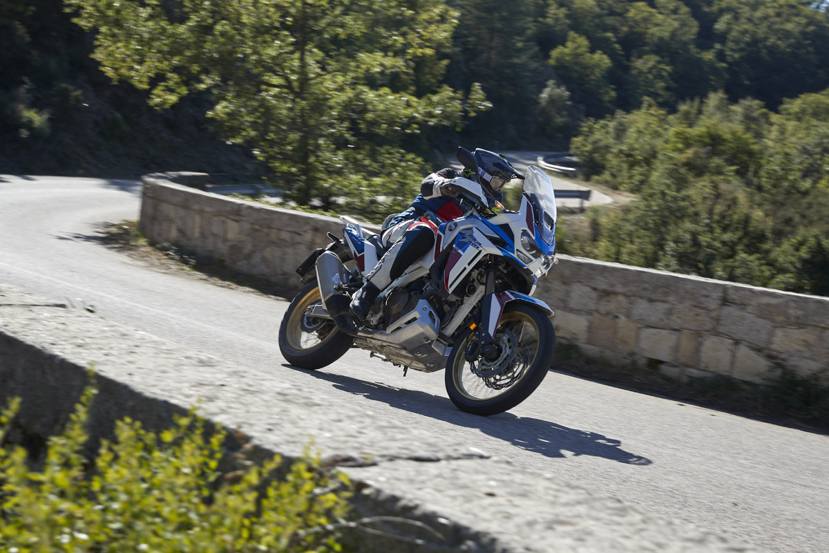 La Honda CRF1100L Africa Twin Adventure Sports hace gala de una pisada muy firme