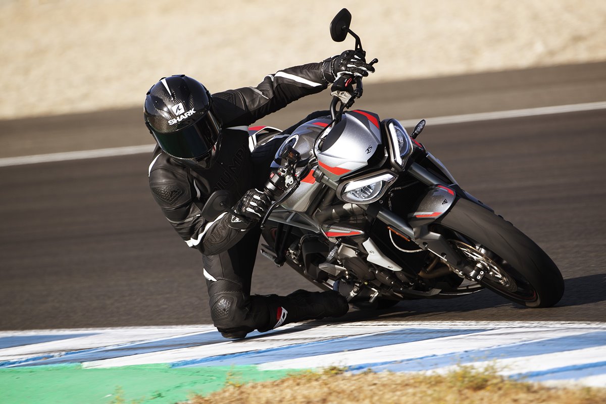 ndp_triumph_streettriple2020_01