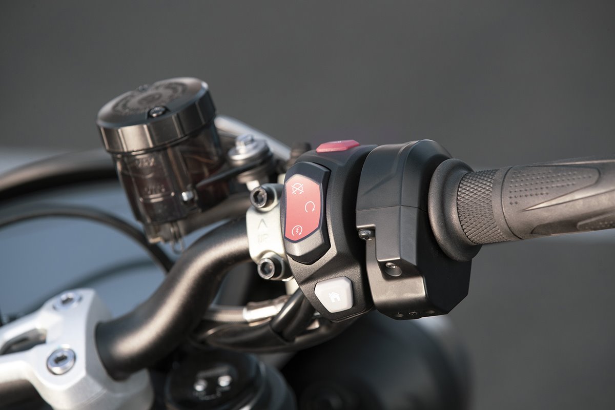 ndp_triumph_streettriple2020_22