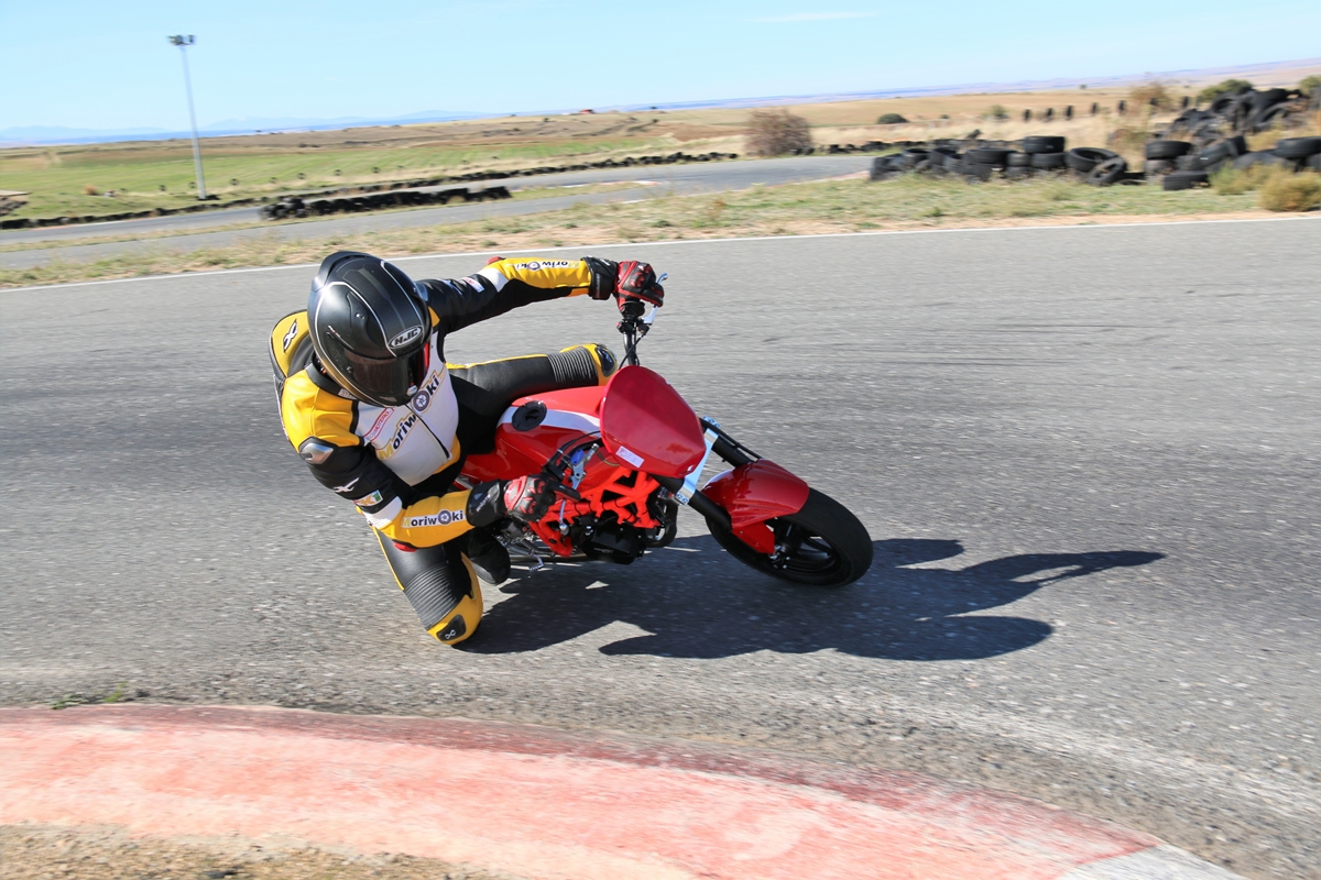 Prueba RAV 2020 paso por curva en Karpetania