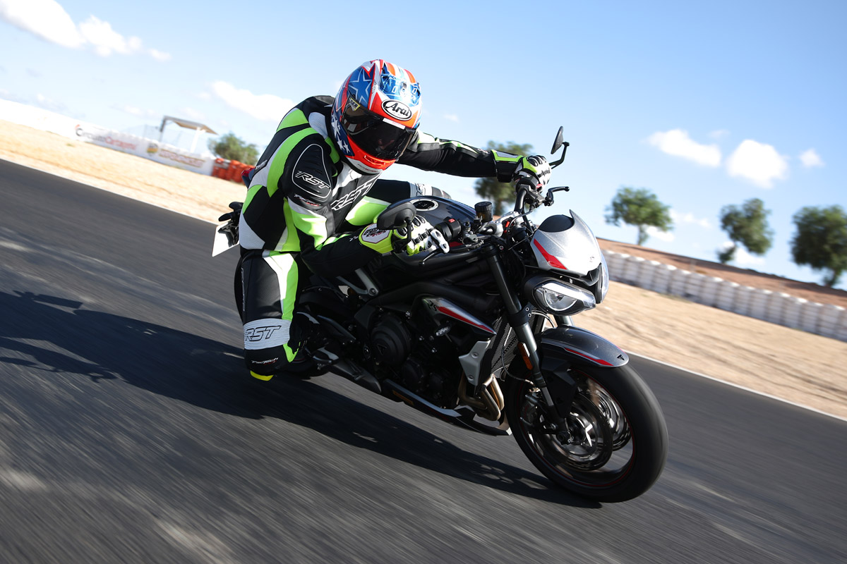La Triumph Street Triple RS 2020 recibe un rediseño de carrocería y nuevas ópticas frontales LED