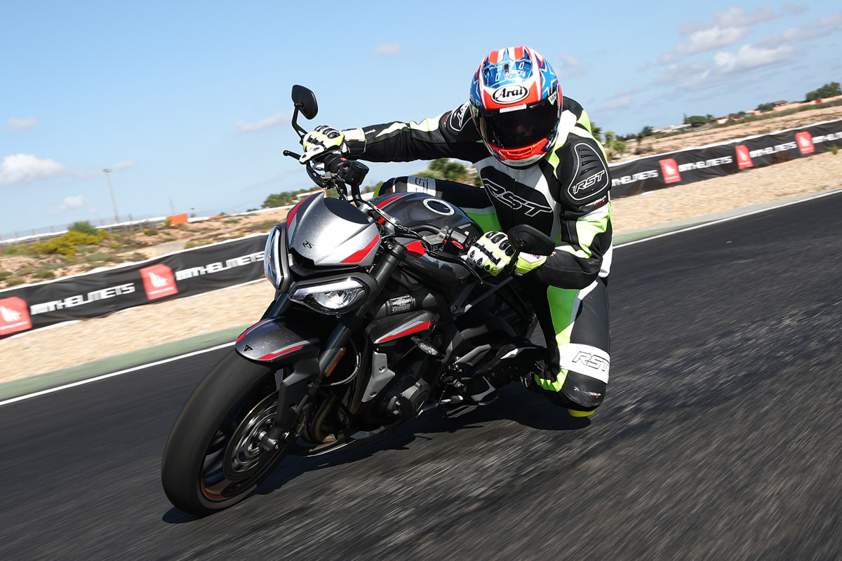 La Triumph Street Triple RS 2020 declara 123 CV y un 9% más de par motor
