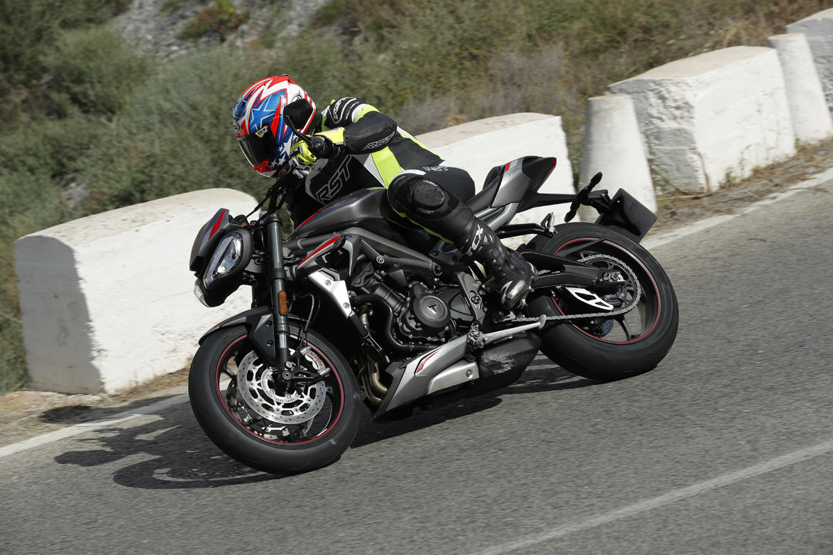 La Triumph Street Triple RS 2020 es una excelente moto para disfrutar en carreteras reviradas