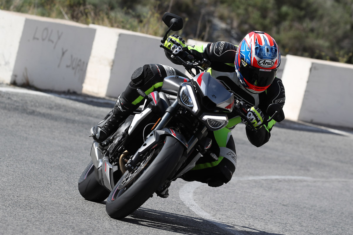La Triumph Street Triple RS 2020 declara 166 kg en seco