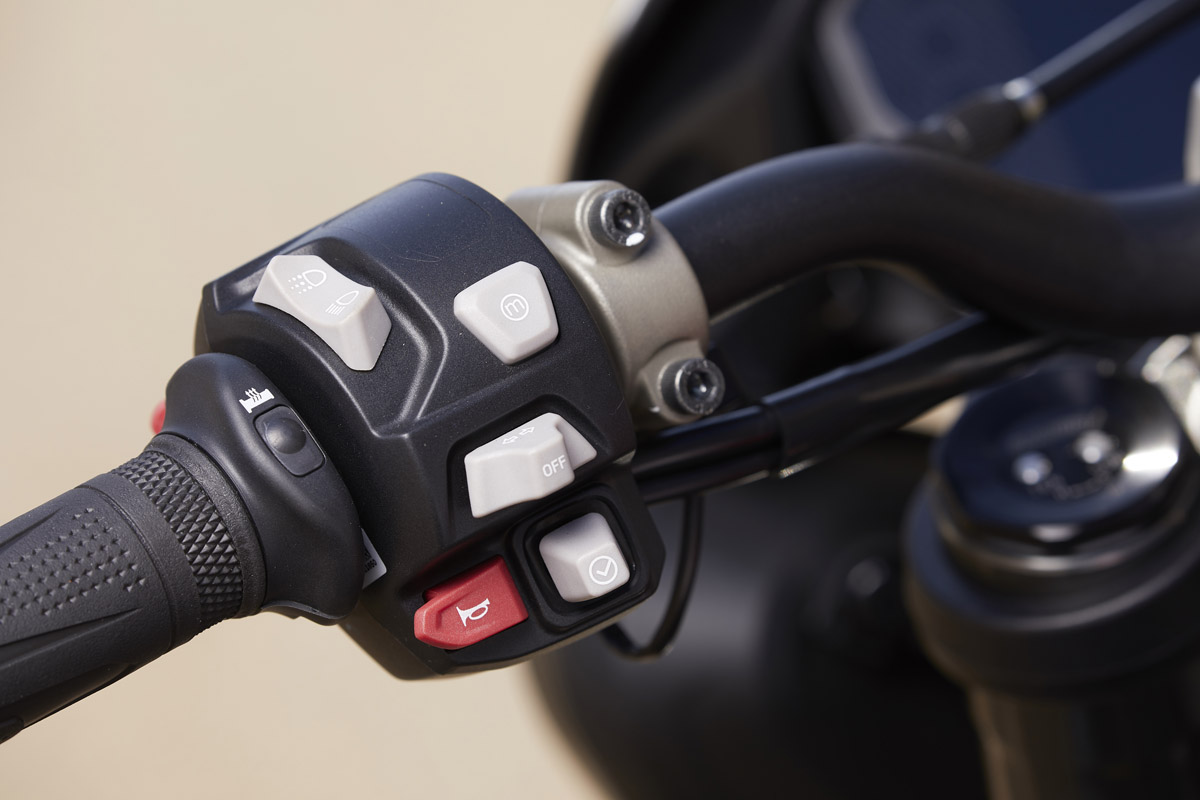 Piña izquierda de la Triumph Street Triple RS 2020