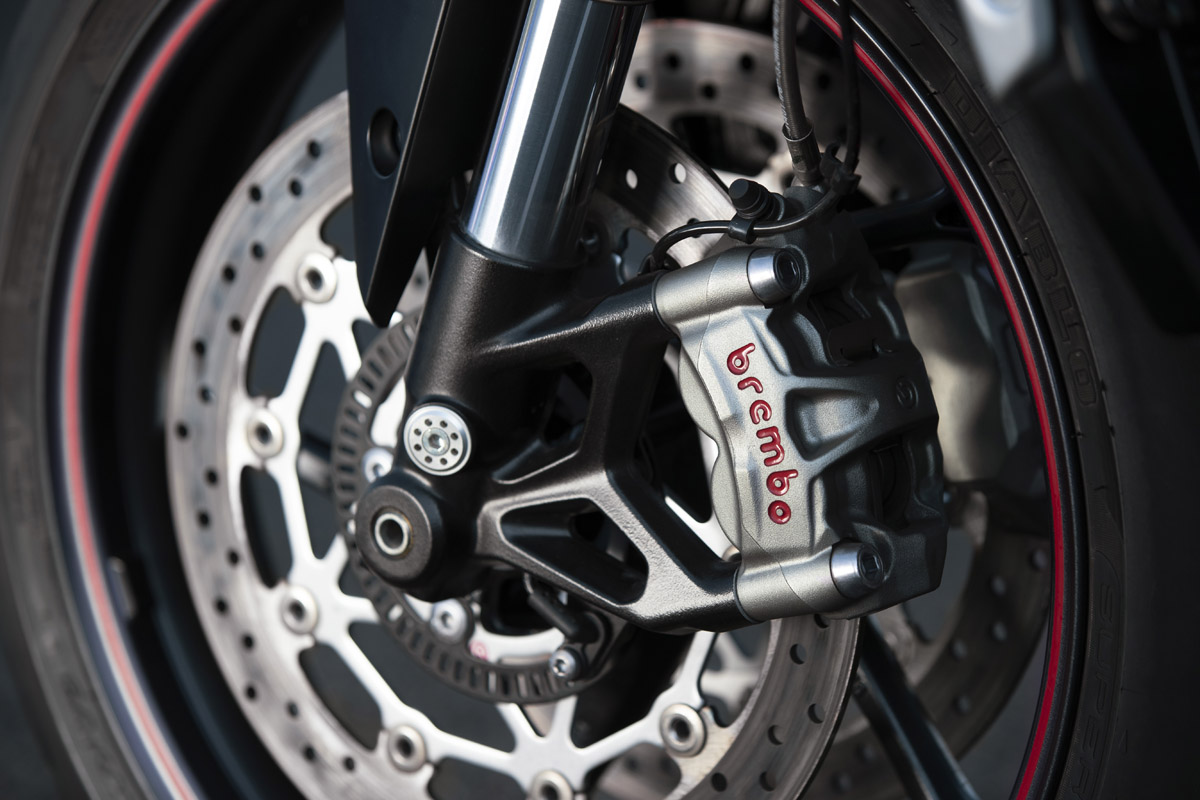 Doble pinza de freno delantera radial Brembo M50 para la Triumph Street Triple RS 2020