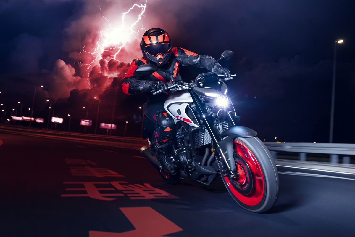 yamaha_mt03_1200_13