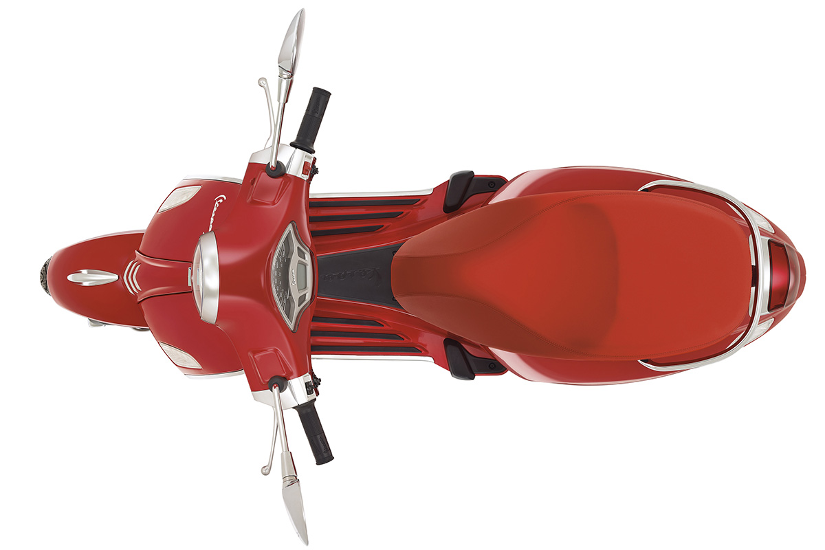 Toma aérea de la nueva Vespa Primavera RED
