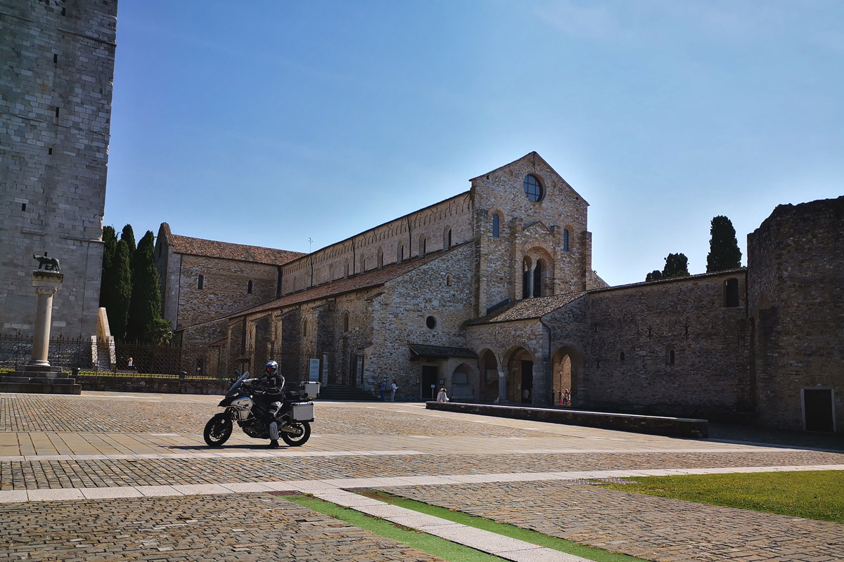 Basílica de Aquilea, viaje a Italia con la Ducati Multistrada 1260 Enduro