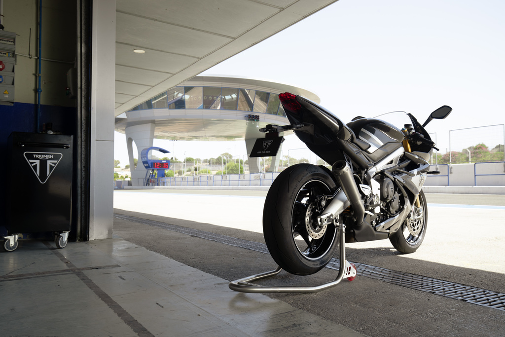 Triumph Daytona Moto2 765  2020