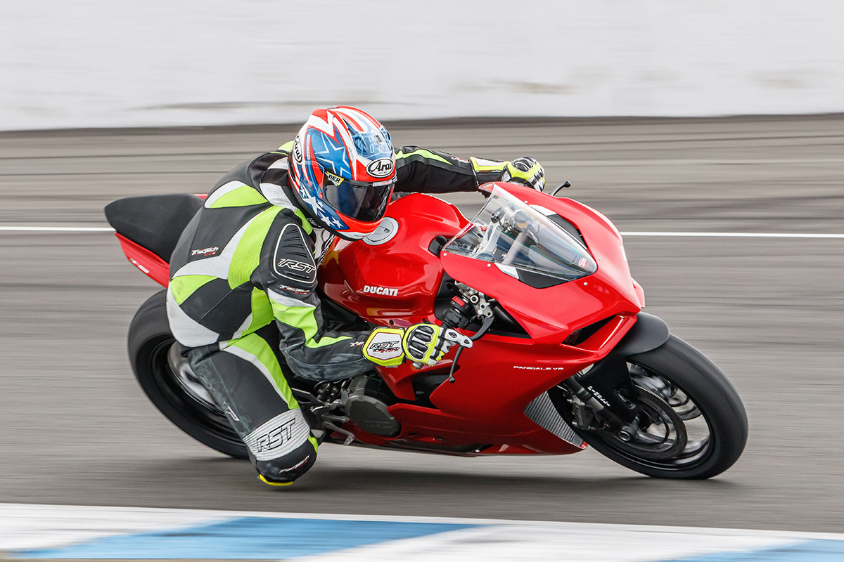 La Ducati Panigale V2 se comporta como una auténtica Supersport