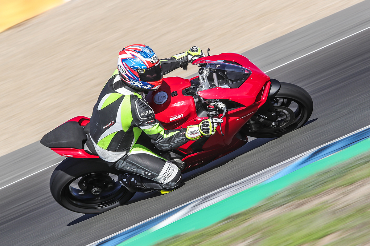 Triple modo de conducción e IMU son de serie en la Ducati Panigale V2