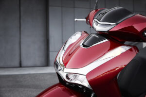 El Honda SH125i Scoopy 2020 cuesta 3.800 € con baúl trasero manual