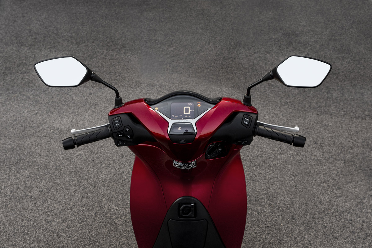 El control de tracción y la llave de proximidad forman parte del equipamiento de serie del Honda SH125i Scoopy 2020