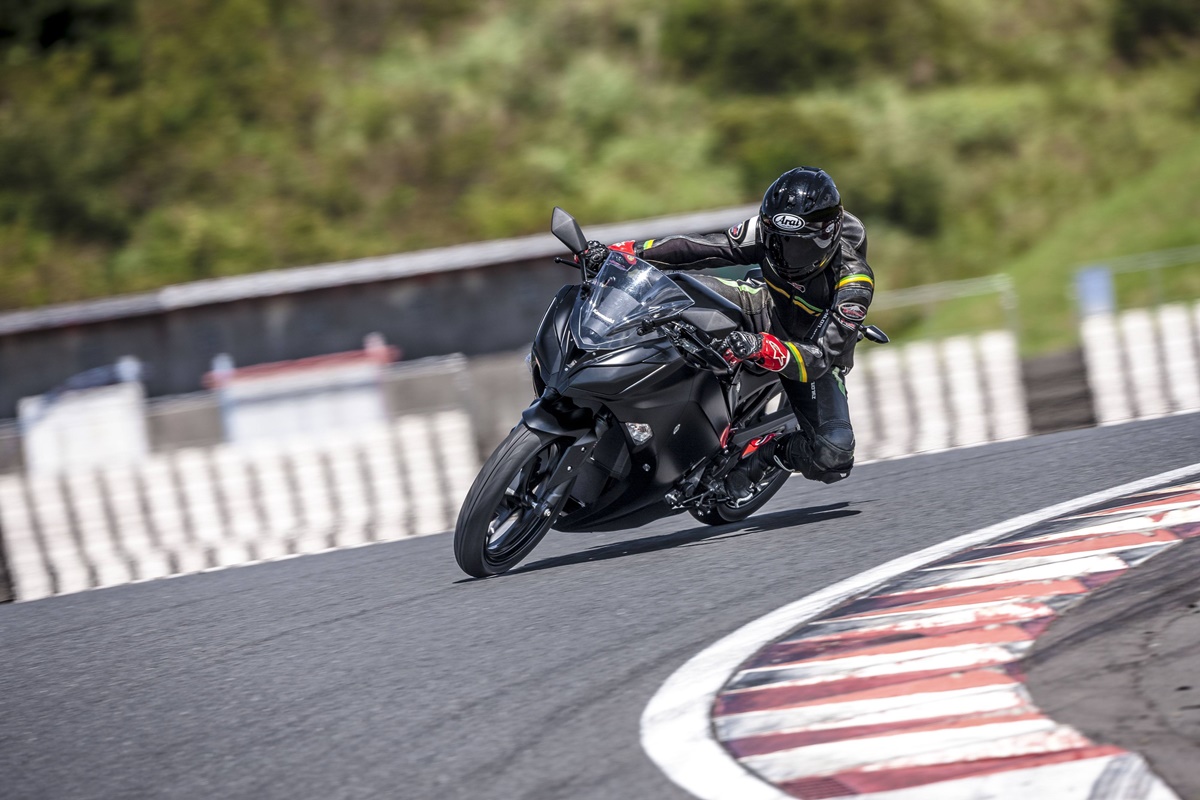 kawasaki_electrica_04
