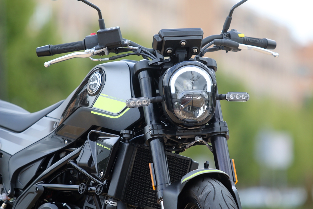 Prueba Benelli Leoncino 250 su atractivo neoclasicismo