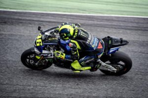 Rossi prueba la R1 de SBK