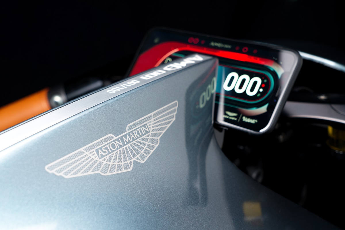 the-amb-001-by-aston-martin-and-brough-superior-7-jpg