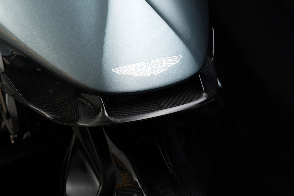 the-amb-001-by-aston-martin-and-brough-superior-8-jpg