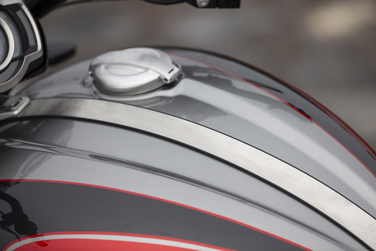 Depósito de gasolina, embellecedor y toma de gasolina de la Triumph Rocket 3 GT