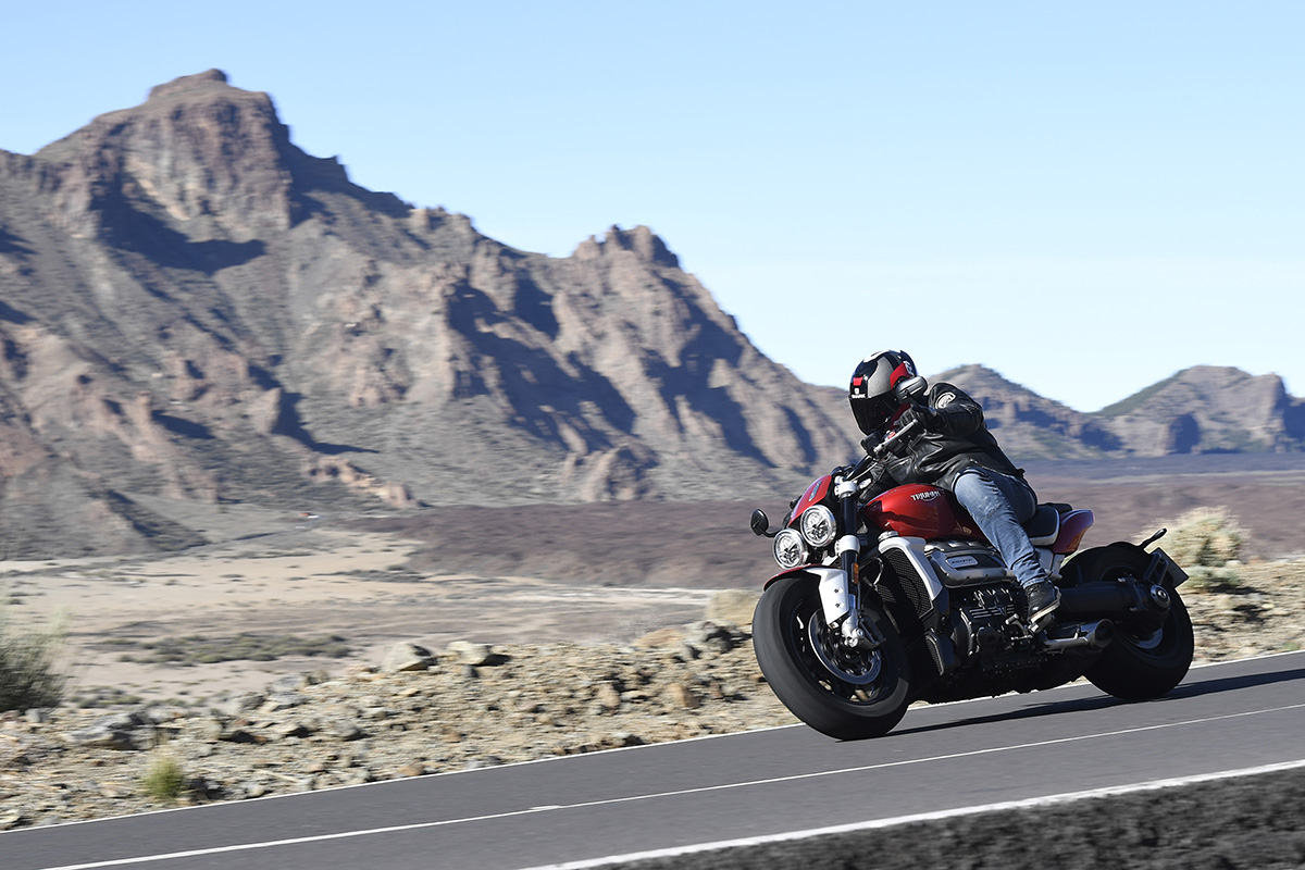 Suspensión completa Showa "pata negra" para la Triumph Rocket 3 2020