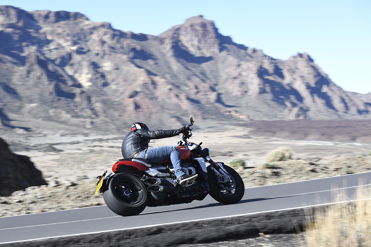 Basculante monobrazo y transmisión por cardan en la Triumph Rocket 3