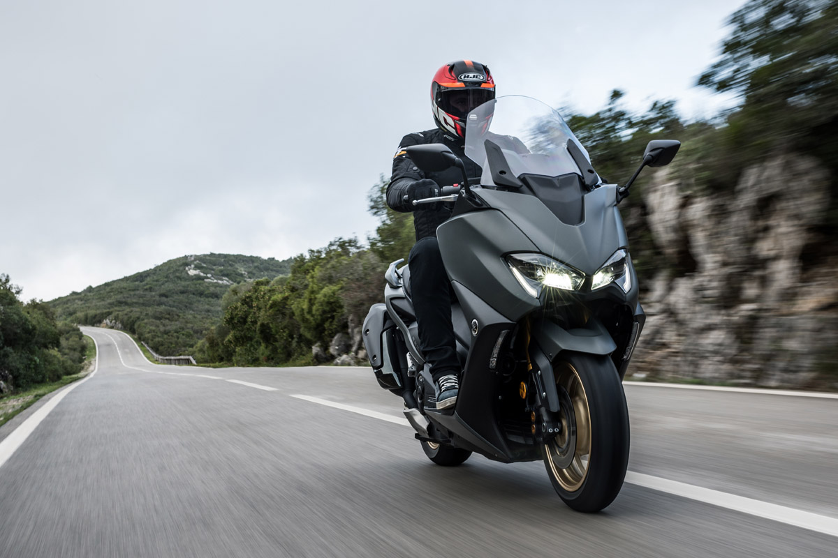 El Yamaha TMAX 560 dispone de iluminación full-LED