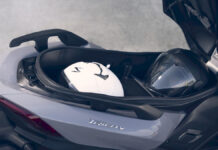 La iluminación full-LED se incluye de serie en el Yamaha Tricity 300