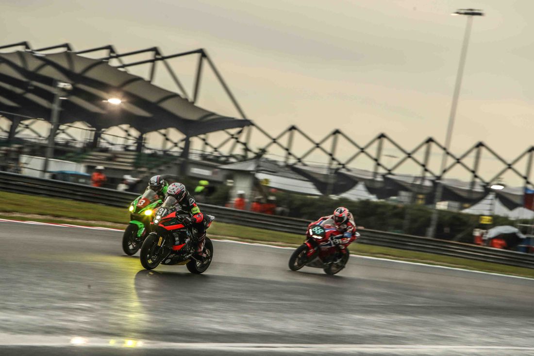Carrera marcada por la lluvia