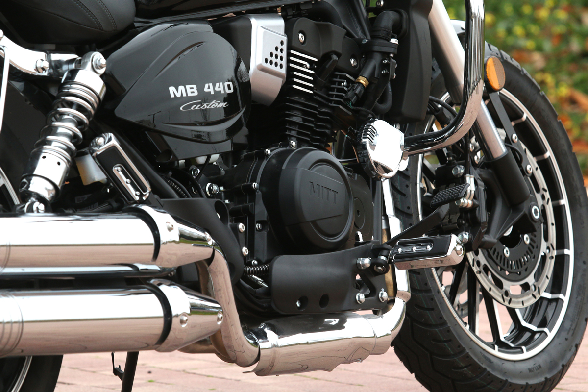 Prueba MITT 440 Custom Black. Bicilíndrico en paralelo.