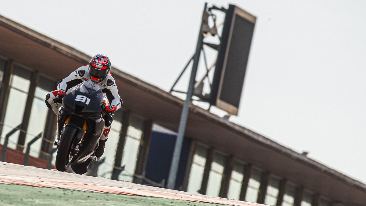 Leon Haslam es sexto