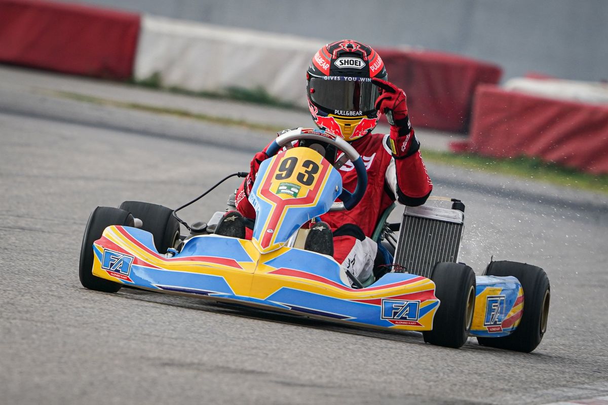 Marc Márquez practicando karting durante su recuperación