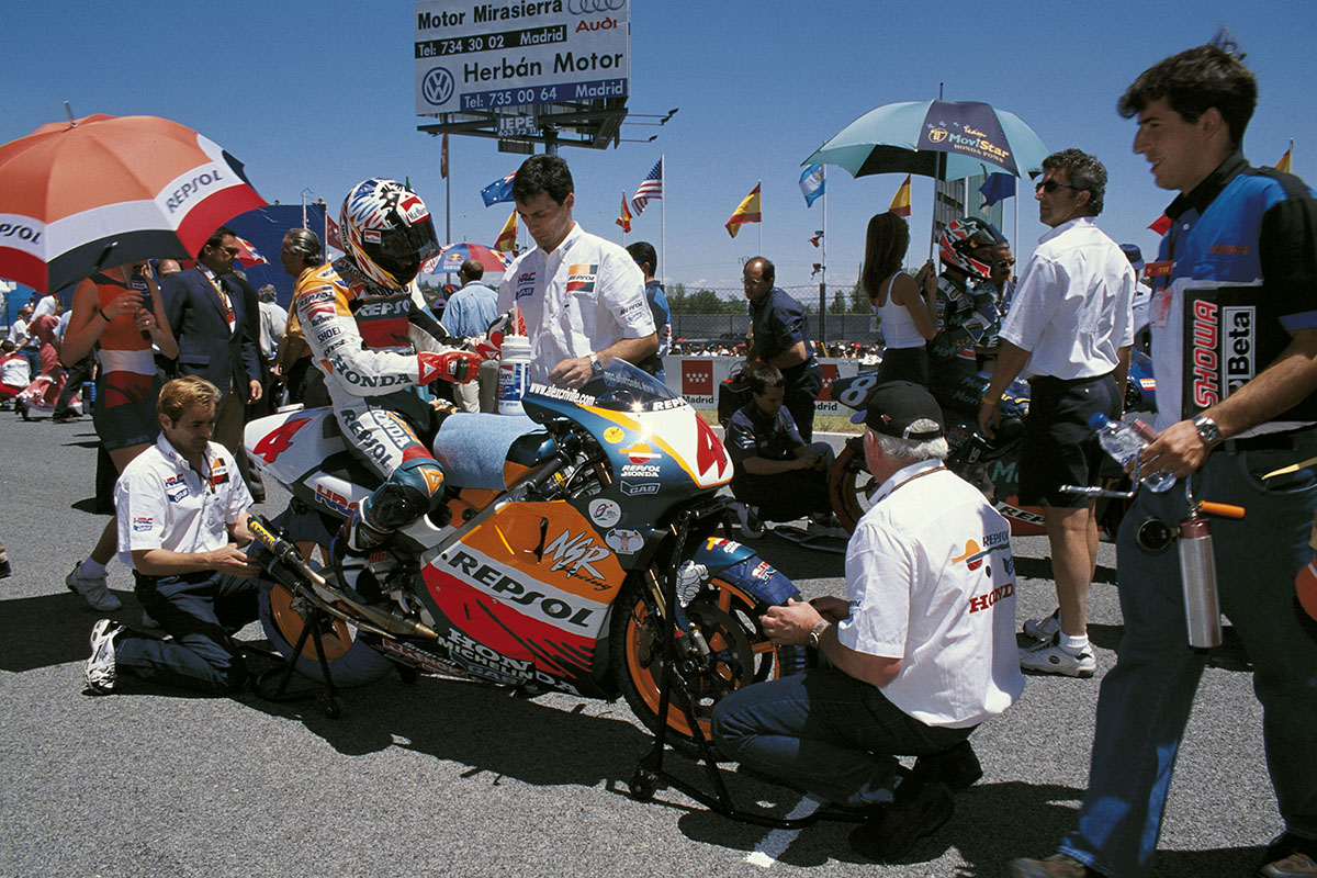 Año tras año, el Mundial de Motociclismo se fue profesionalizando