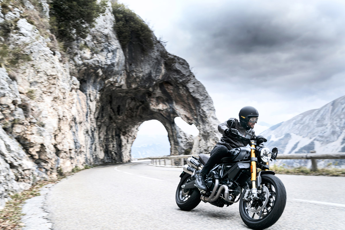 Acción con la Ducati Scrambler 1100 Sport Pro 2020
