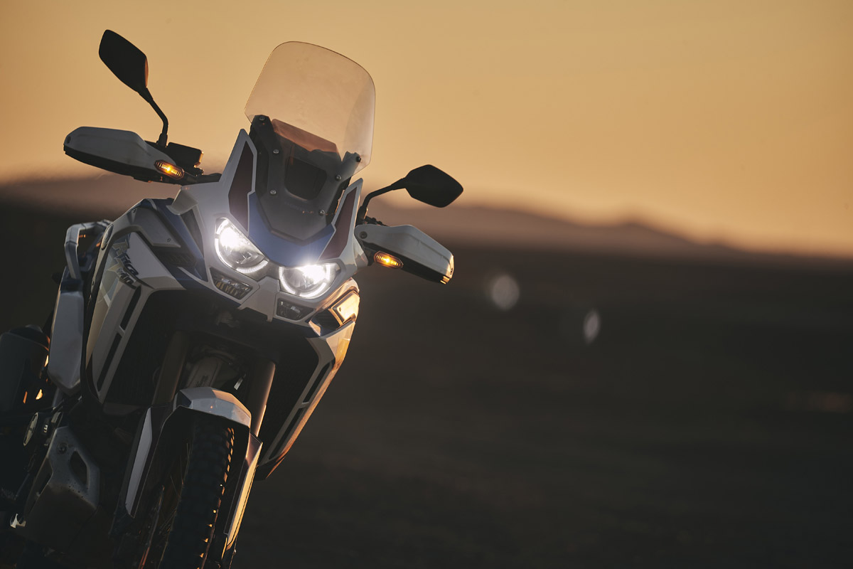 Honda CRF1100L Africa Twin Adventure Sports DCT 2020 al atardecer