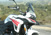 Detalle del carenado en la prueba de la Benelli TRK 251.