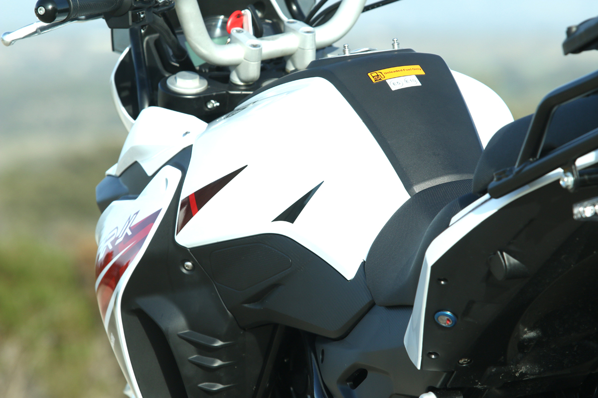 Prueba de la Benelli TRK 251. Depósito de 17 litros.