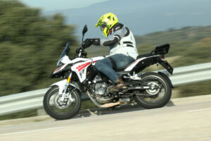 Foto dinámica para la prueba de la Benelli TRK 251.
