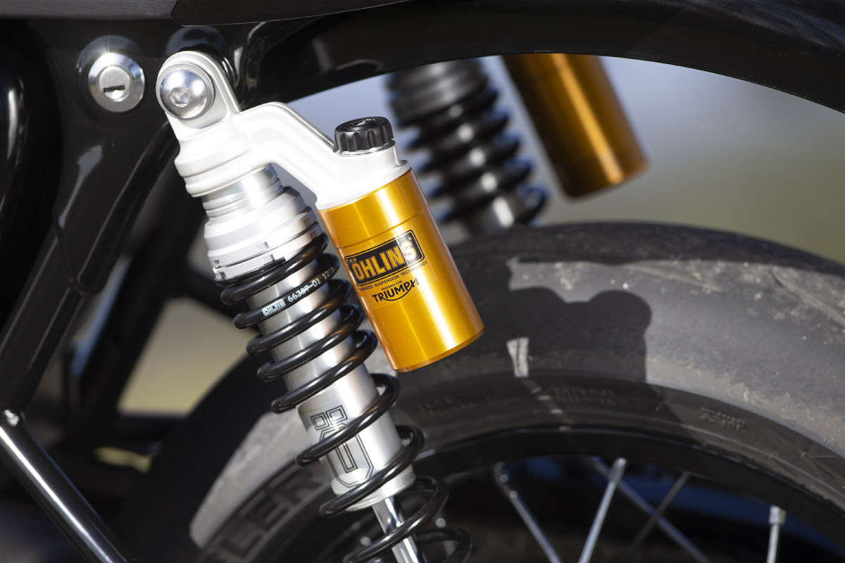 Doble amortiguador Öhlins, seña de identidad de la Triumph Thruxton RS