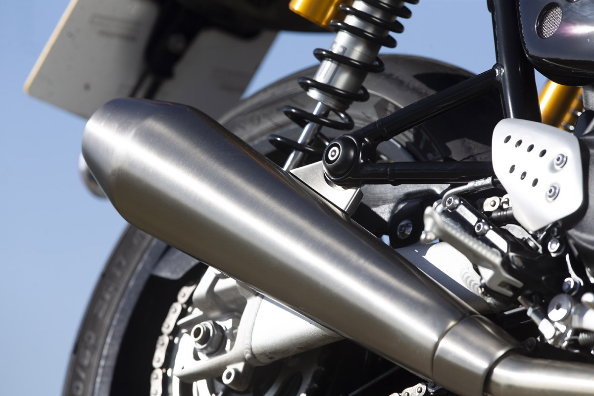 Doble silenciador en la Triumph Thruxton RS