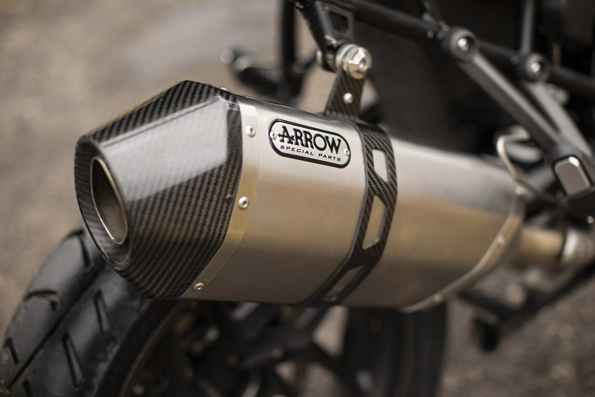 Silenciador de titanio en las Triumph Tiger 1200 SE Alpine/Desert